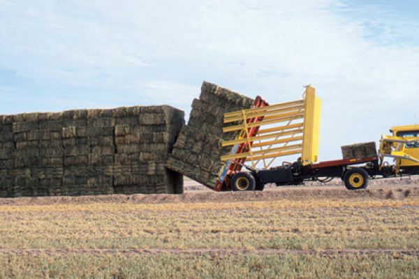 New Holland | SP Bale Wagons | Model H9880